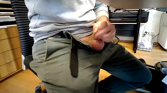 Snapshot of 10_1992 chatting on January 21, 2025, 10:41 am 10 1992 online show from January 21, 2025, 10:41 am