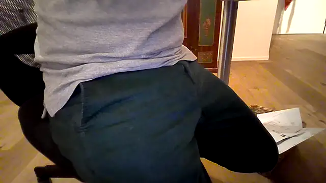 Snapshot of 10_1992 chatting on February 20, 2025, 7:41 pm 10 1992 online show from February 20, 2025, 7:41 pm