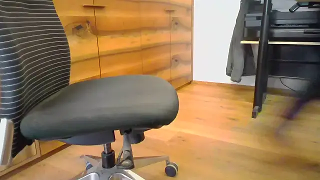 Snapshot of 10_1992 chatting on November 28, 2025, 12:30 pm 10 1992 online show from November 28, 2025, 12:30 pm