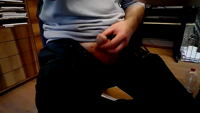 Snapshot of 10_1992 chatting on February 19, 2026, 12:56 pm 10 1992 online show from February 19, 2026, 12:56 pm