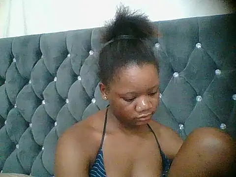 HotJeylee online show from December 21, 2025, 9:44 pm