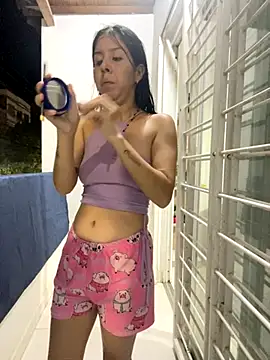 Snapshot of royalgirls_x chatting on September 20, 2025, 1:06 am royalgirls x online show from September 20, 2025, 1:06 am