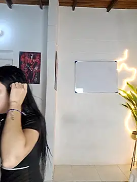 royalgirls x online show from March 12, 2026, 1:01 am