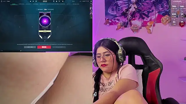 Snapshot of DanielaHang chatting on October 21, 2025, 1:45 pm DanielaHang online show from October 21, 2025, 1:45 pm