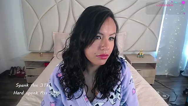 Snapshot of ValleryC chatting on November 7, 2025, 7:47 pm ValleryC online show from November 7, 2025, 7:47 pm