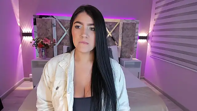 Snapshot of PaulinaDuarte chatting on March 20, 2025, 11:38 am PaulinaDuarte online show from March 20, 2025, 11:38 am