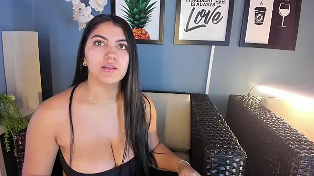 Snapshot of PaulinaDuarte chatting on October 7, 2025, 12:02 pm PaulinaDuarte online show from October 7, 2025, 12:02 pm