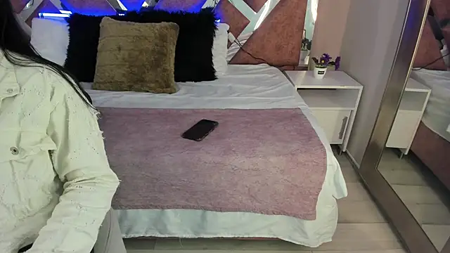 Snapshot of PaulinaDuarte chatting on November 19, 2025, 11:21 am PaulinaDuarte online show from November 19, 2025, 11:21 am