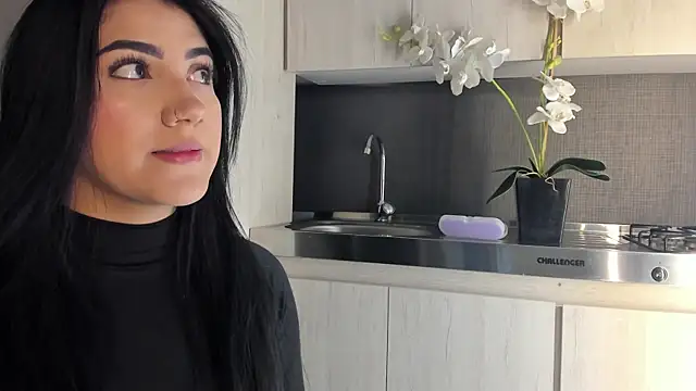 PaulinaDuarte online show from February 18, 2026, 11:50 am