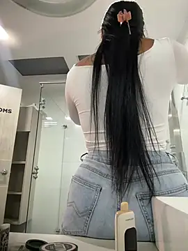 PaulinaDuarte online show from April 30, 2026, 11:27 am