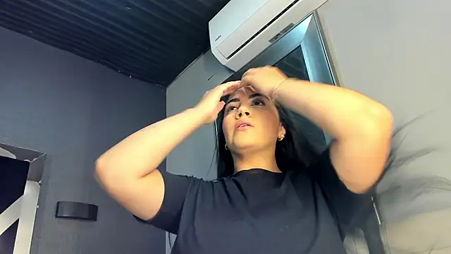 Snapshot of PaulinaDuarte chatting on May 25, 2026, 11:16 am PaulinaDuarte online show from May 25, 2026, 11:16 am