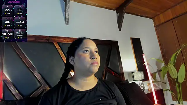 EmiliWilliams online show from April 24, 2026, 12:02 am
