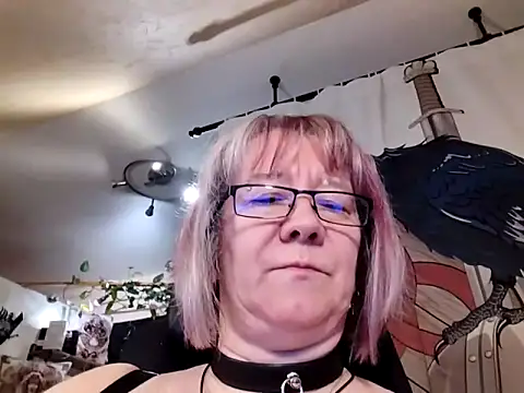 Snapshot of TittenMichelle chatting on May 6, 2026, 6:24 pm TittenMichelle online show from May 6, 2026, 6:24 pm