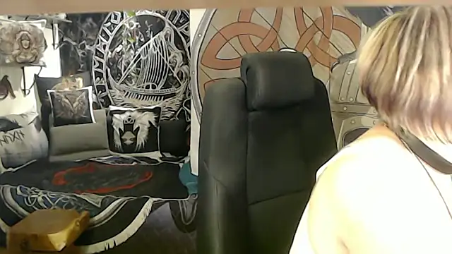 Snapshot of TittenMichelle chatting on May 21, 2026, 6:48 pm TittenMichelle online show from May 21, 2026, 6:48 pm