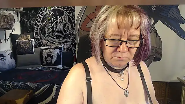 Snapshot of TittenMichelle chatting on June 2, 2026, 5:53 am TittenMichelle online show from June 2, 2026, 5:53 am