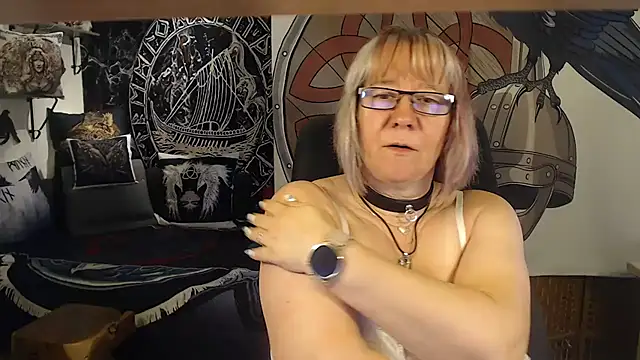Snapshot of TittenMichelle chatting on July 7, 2026, 6:16 am TittenMichelle online show from July 7, 2026, 6:16 am