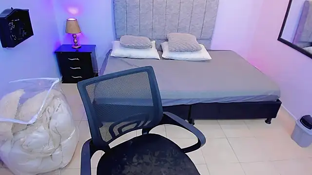 Lana stone  online show from February 1, 2025, 3:30 am