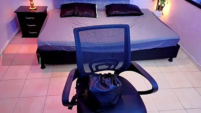 Lana stone  online show from September 14, 2025, 3:16 am