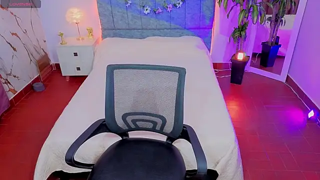 Lana stone  online show from February 28, 2026, 4:24 am