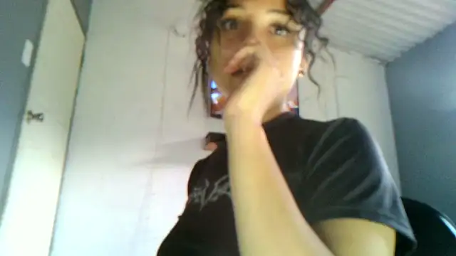 Snapshot of linzeysmith4 chatting on March 18, 2026, 8:45 pm linzeysmith4 online show from March 18, 2026, 8:45 pm
