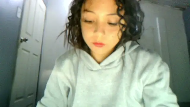 Snapshot of linzeysmith4 chatting on March 21, 2026, 7:24 am linzeysmith4 online show from March 21, 2026, 7:24 am