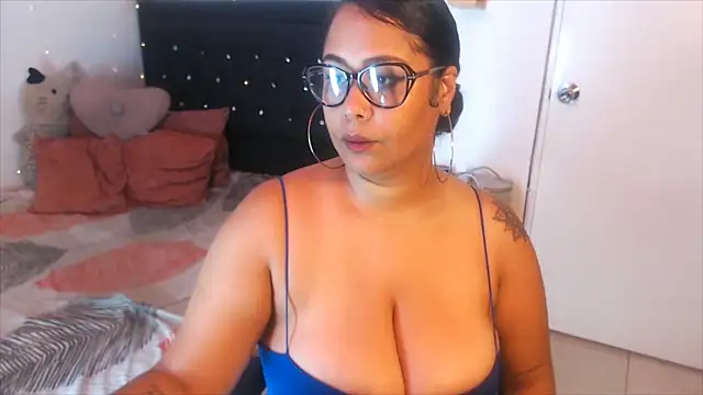 Snapshot of ebony_Exotica chatting on December 10, 2024, 8:05 pm ebony Exotica online show from December 10, 2024, 8:05 pm