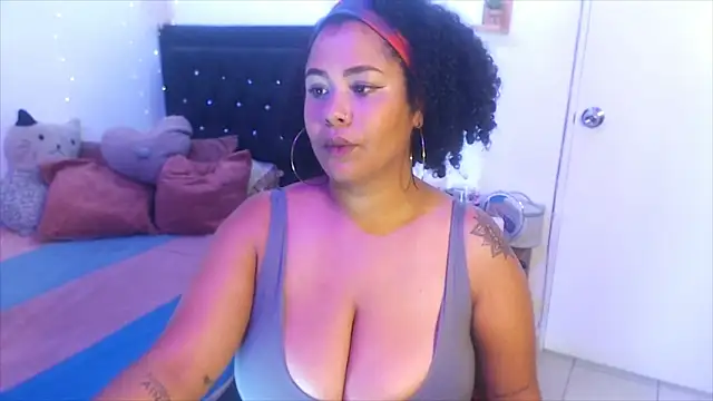 Snapshot of ebony_Exotica chatting on December 22, 2024, 3:33 pm ebony Exotica online show from December 22, 2024, 3:33 pm