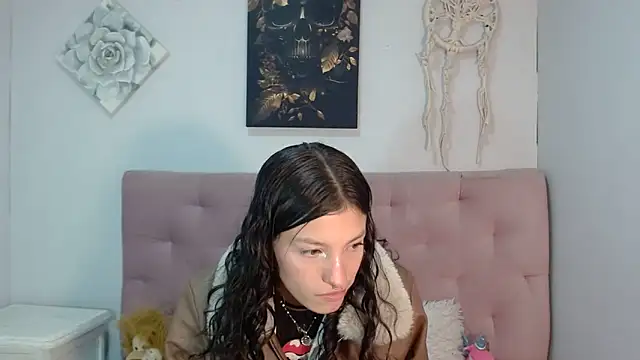 Emma-Wilson online show from March 19, 2025, 7:17 pm