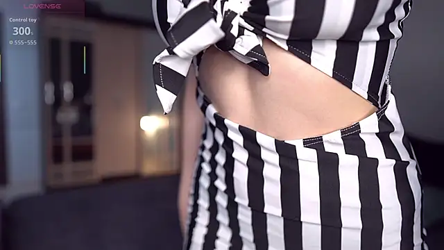 AliceHorngry online show from October 31, 2025, 8:21 pm