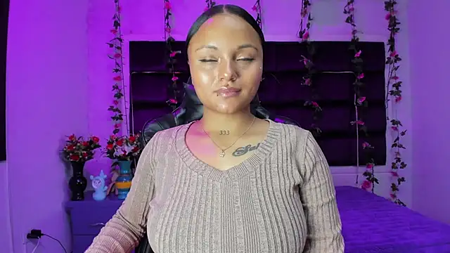sweelanna   online show from June 13, 2026, 1:03 am