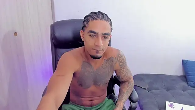 Snapshot of dominic_brandd23 chatting on July 1, 2026, 4:25 am dominic brandd23 online show from July 1, 2026, 4:25 am