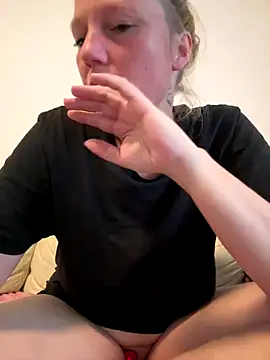 Snapshot of MoniqueLaFee chatting on September 11, 2025, 3:45 pm MoniqueLaFee online show from September 11, 2025, 3:45 pm