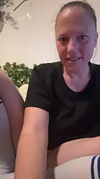 Snapshot of MoniqueLaFee chatting on June 14, 2026, 2:35 am MoniqueLaFee online show from June 14, 2026, 2:35 am