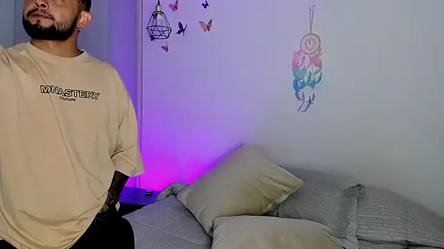 Chloe Johnson  online show from March 12, 2026, 3:34 am