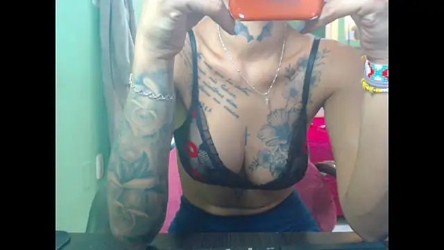 Snapshot of lorenapinto chatting on July 24, 2026, 10:52 pm lorenapinto online show from July 24, 2026, 10:52 pm
