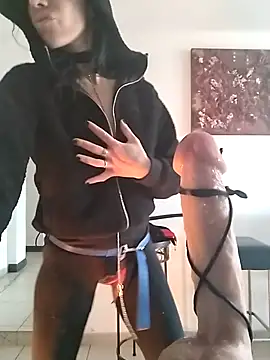 Snapshot of freyamoret chatting on January 14, 2025, 10:27 am freyamoret online show from January 14, 2025, 10:27 am