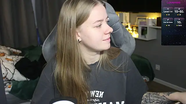 candy maggie online show from December 16, 2024, 1:22 pm