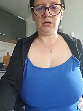 Snapshot of KristenVega chatting on May 19, 2026, 8:09 am KristenVega online show from May 19, 2026, 8:09 am