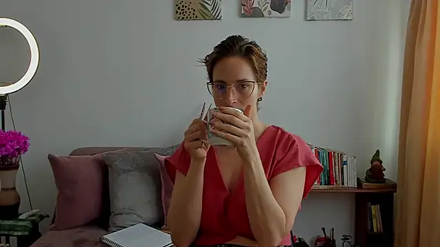 Snapshot of cuddlingbunny chatting on January 19, 2025, 4:36 pm cuddlingbunny online show from January 19, 2025, 4:36 pm