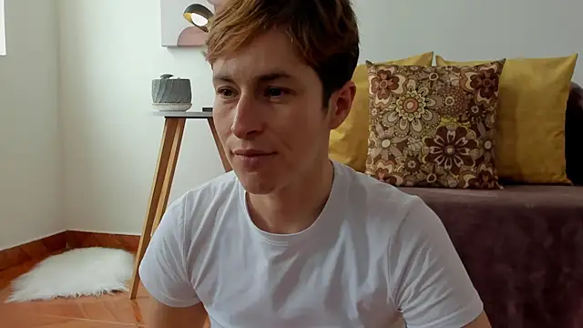 Snapshot of cuddlingbunny chatting on February 18, 2025, 6:04 pm cuddlingbunny online show from February 18, 2025, 6:04 pm