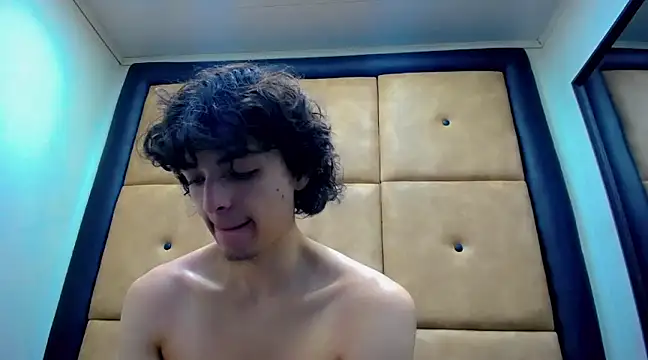 Snapshot of Sr_BonnyEthan chatting on December 7, 2024, 1:40 pm Sr BonnyEthan online show from December 7, 2024, 1:40 pm