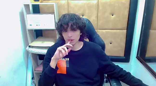 Snapshot of Sr_BonnyEthan chatting on January 17, 2025, 1:35 pm Sr BonnyEthan online show from January 17, 2025, 1:35 pm