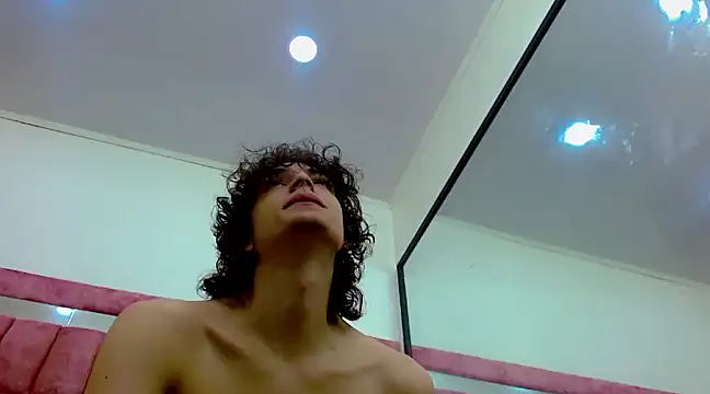 Snapshot of Sr_BonnyEthan chatting on March 6, 2025, 1:35 pm Sr BonnyEthan online show from March 6, 2025, 1:35 pm