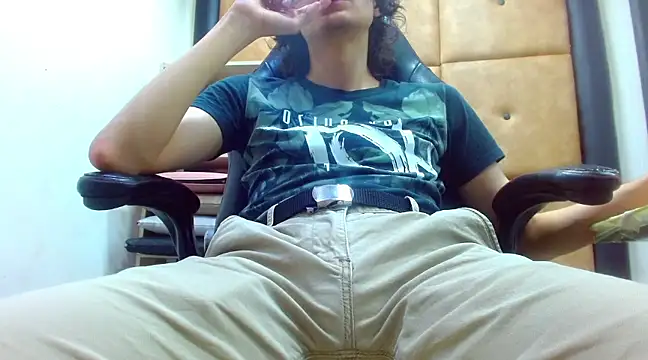 Snapshot of Sr_BonnyEthan chatting on March 21, 2025, 2:07 pm Sr BonnyEthan online show from March 21, 2025, 2:07 pm