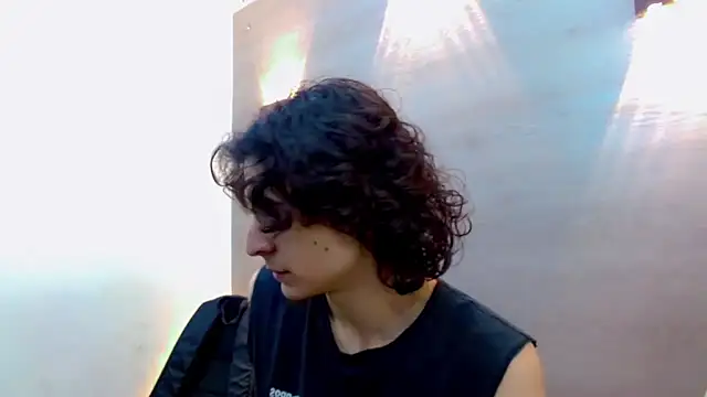 Snapshot of Sr_BonnyEthan chatting on October 4, 2025, 1:42 pm Sr BonnyEthan online show from October 4, 2025, 1:42 pm