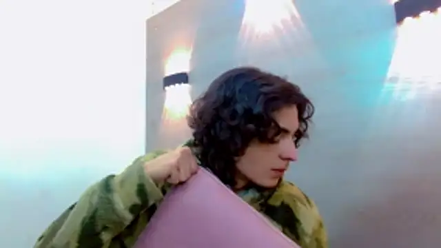 Snapshot of Sr_BonnyEthan chatting on November 10, 2025, 2:05 pm Sr BonnyEthan online show from November 10, 2025, 2:05 pm