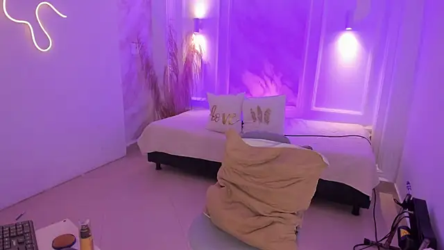 NastassjaCandy online show from February 4, 2025, 7:11 pm