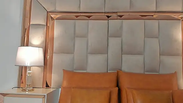 DaraBeckett online show from September 11, 2025, 11:43 am