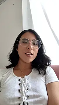 DaraBeckett online show from May 3, 2026, 8:48 pm