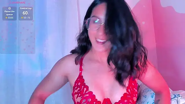 Snapshot of DaraBeckett chatting on June 2, 2026, 11:34 am DaraBeckett online show from June 2, 2026, 11:34 am